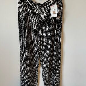 Chic Black and White Patterned Pants